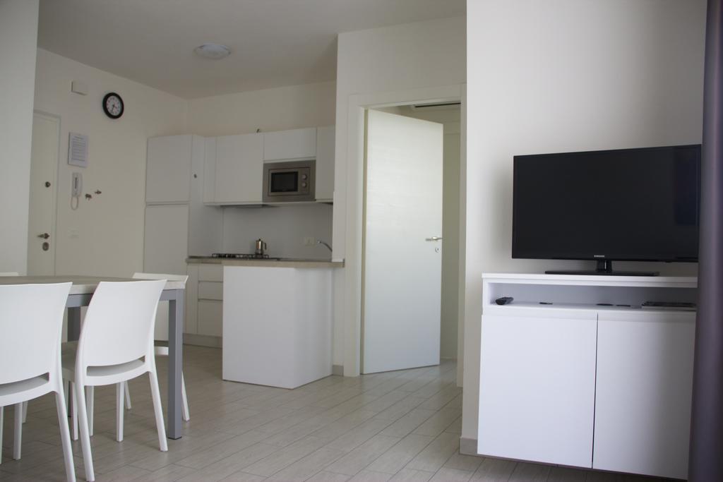 Residence La Perla Каорле Экстерьер фото